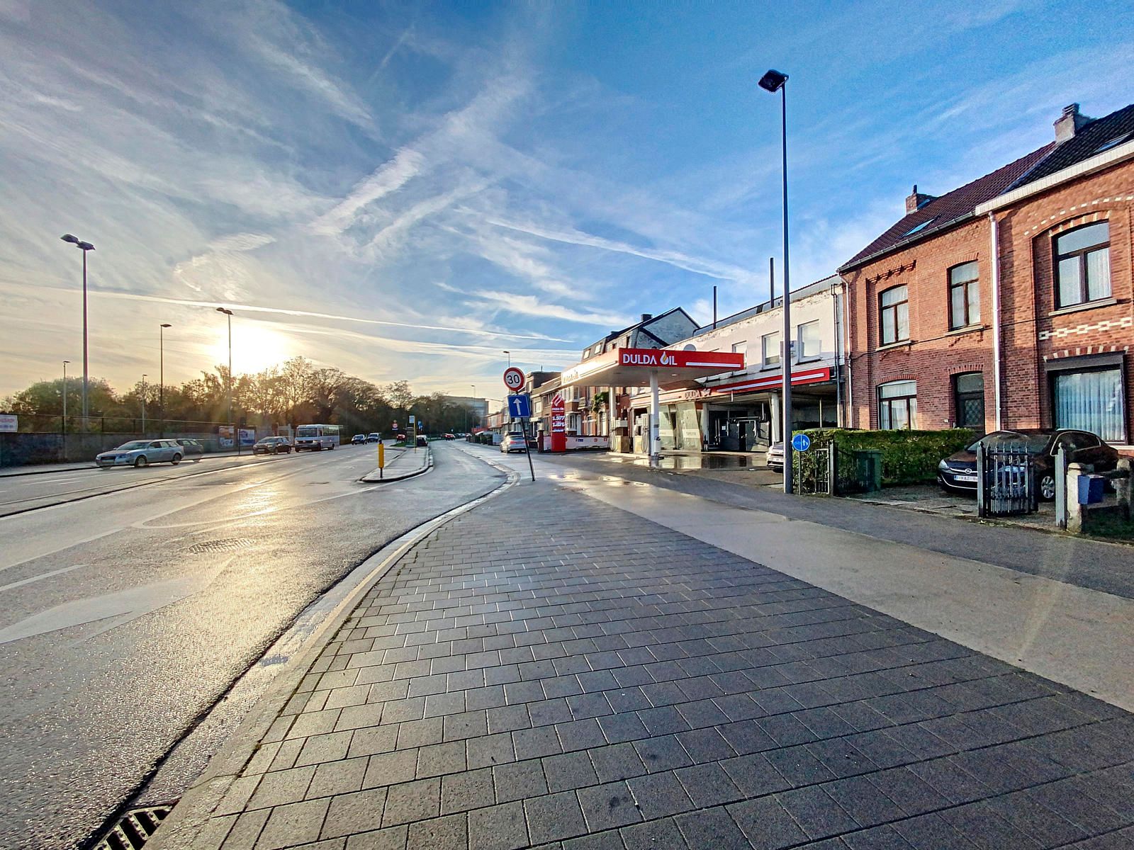 Tankstation met 2 appt en 10+ parkeerplaatsen.  foto 38