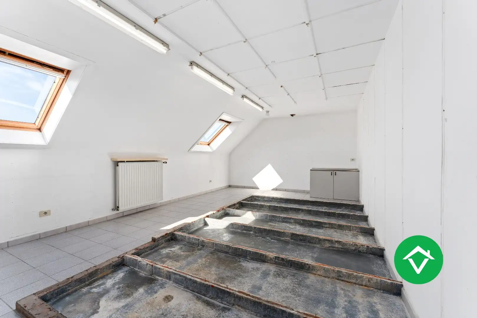 Stevige woning op gunstige ligging met 7 slaapkamers, dubbele garage en tuin te Roeselare foto 29