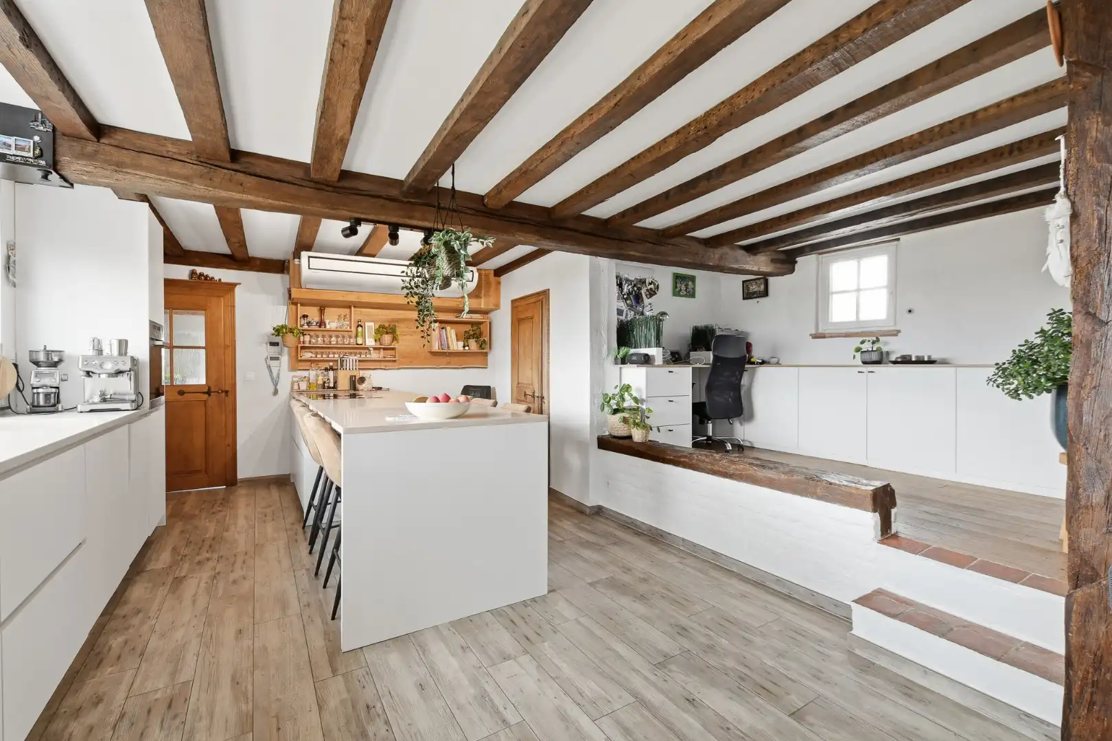 Karaktervolle hoeve met veel ruimte in een landelijke omgeving foto 7