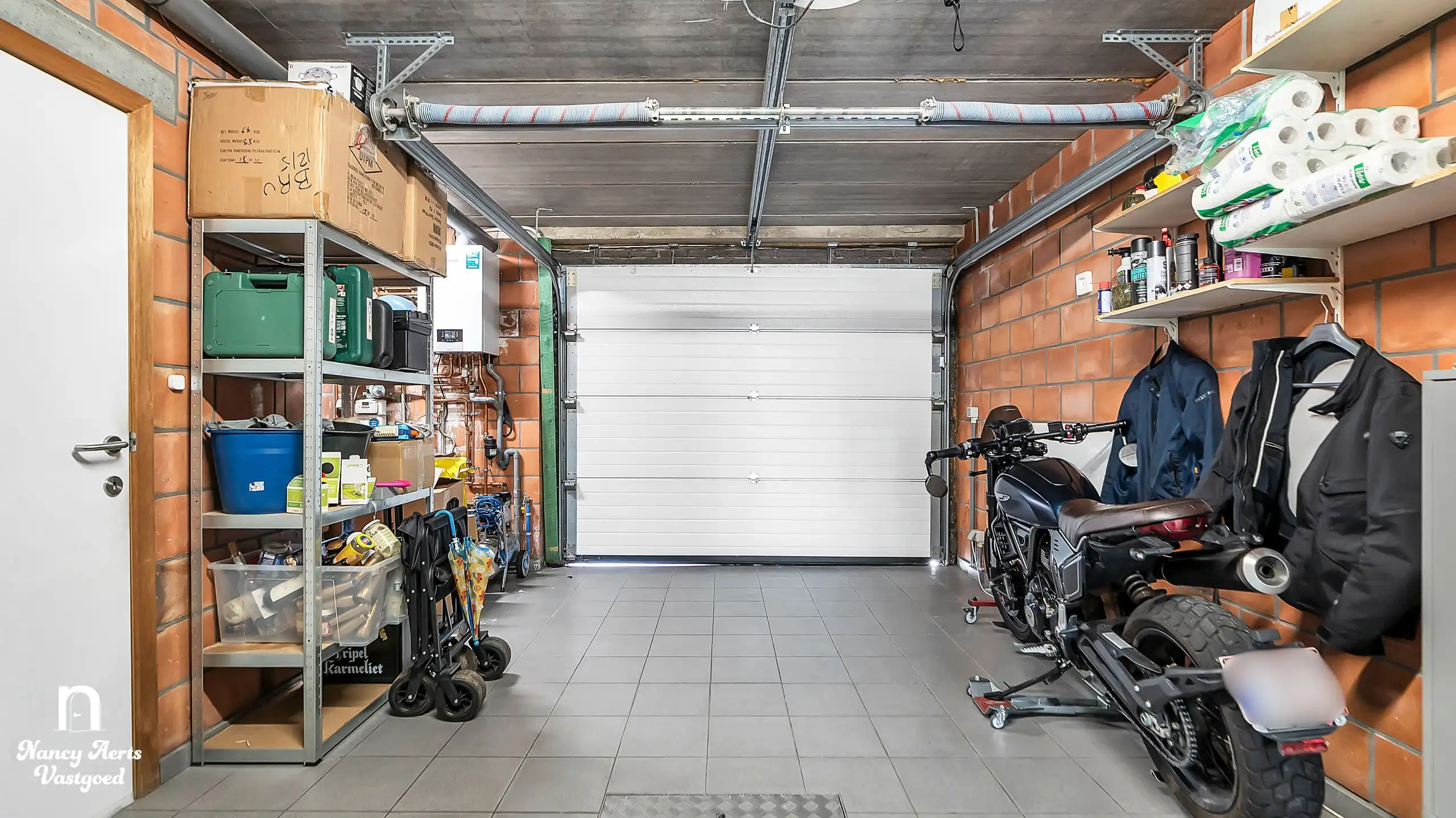 Ruime halfopen gezinswoning met 3 slk in een groene omgeving foto 20