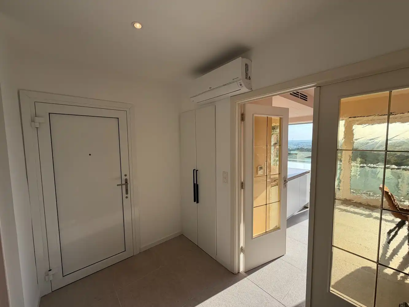 Gerenoveerd appartement van 92m² met 2 slaapkamers te Genk foto 5