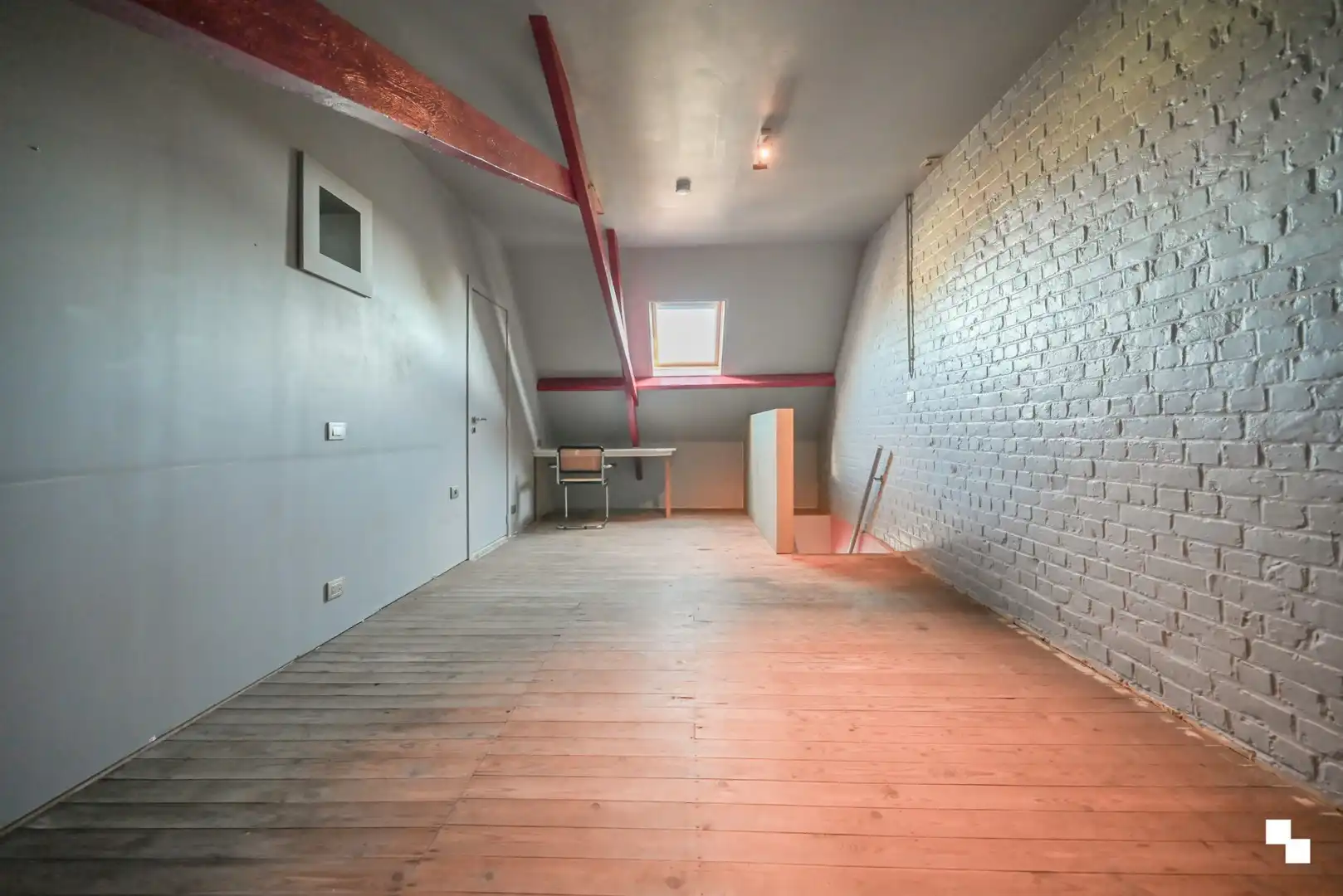Rijwoning met uitweg achteraan en ruime garage te Izegem foto 22