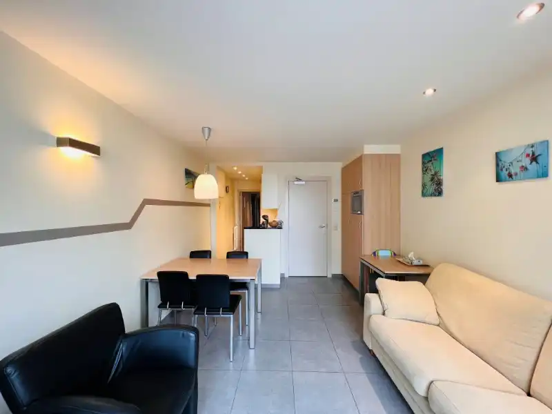 Instapklaar gemeubeld 2-slaapkamer appartement op topligging in Wenduine – vlak bij zee! foto 7