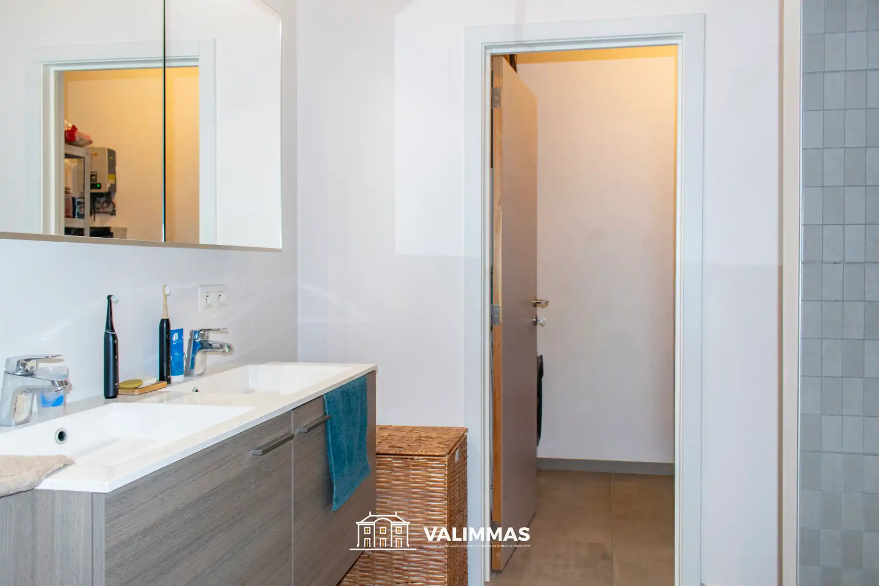 Recent en luxueus ingericht duplex-appartement met garagebox foto 7