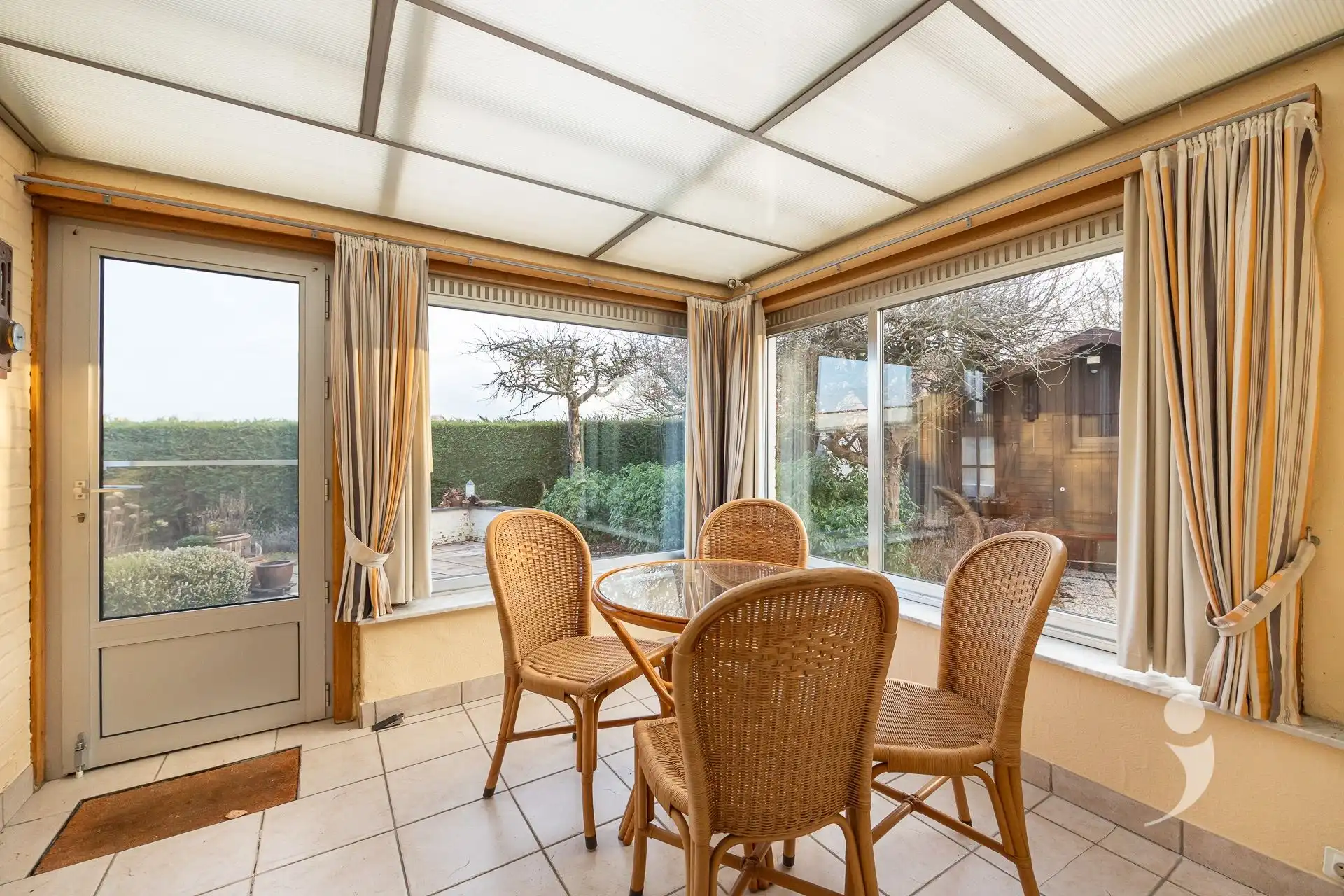 Te renoveren woning met zicht op de velden! foto 8