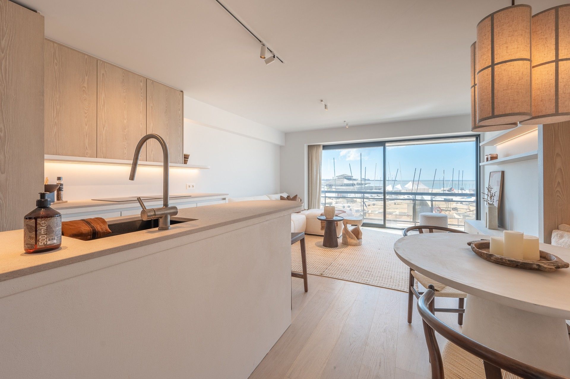Exclusief gerenoveerd appartement op de Zeedijk in Duinbergen foto 13