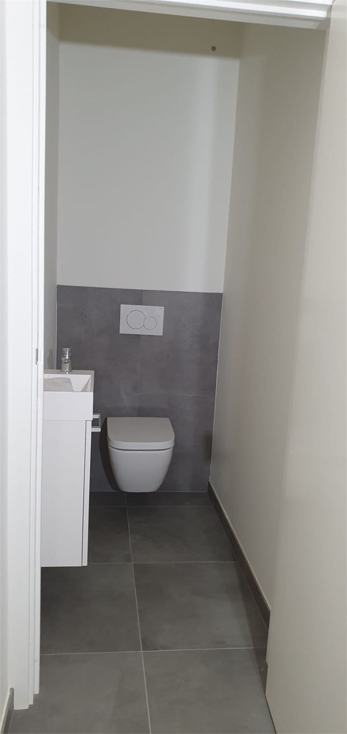 Recent appartement met 2 slaapkamers en  terras foto 8