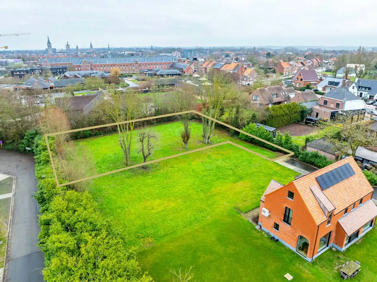 Exclusief stuk bouwgrond van 1.536m² te koop in Ieper foto 3
