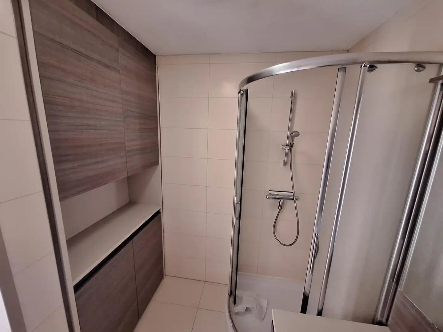 Ongemeubeld woonappartement met 2 slaapkamers in Residentie Neoportus. foto 13