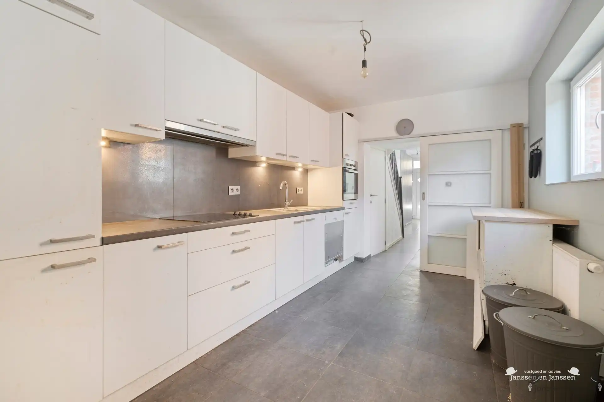 Instapklare rijwoning met 3 slaapkamers, terras en diepe tuin in Hasselt foto 7