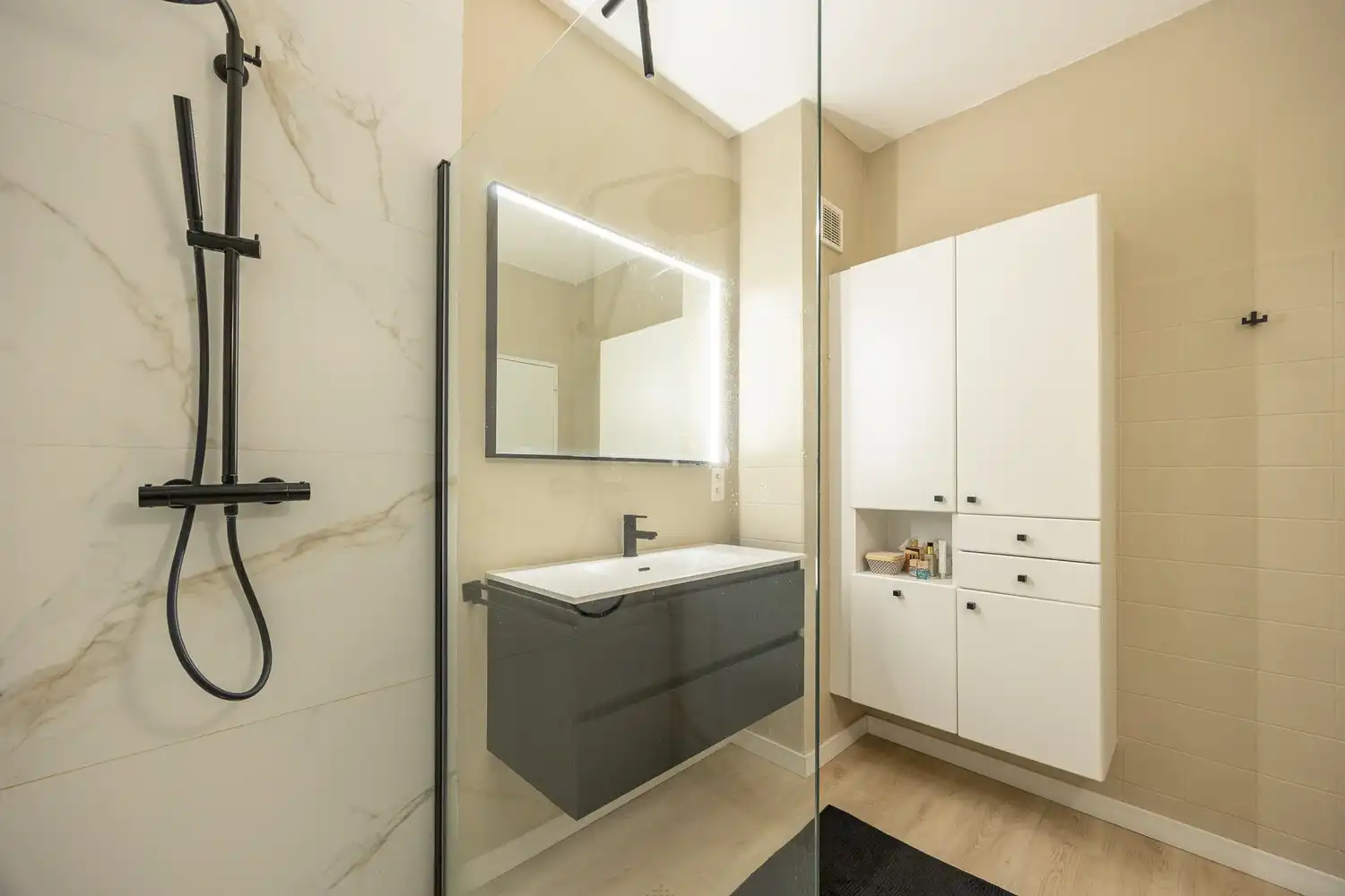 Recent gerenoveerd 2-slaapkamer appartement foto 10