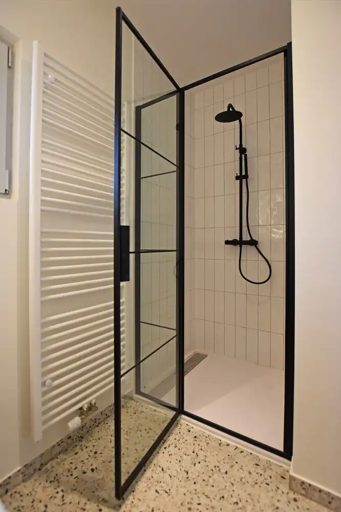 Zeer mooi gerenoveerd één-slaapkamer appartement met terras te Deurne. foto 4