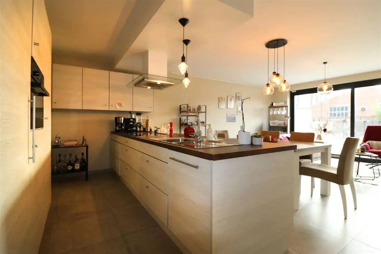 Gelijkvloers appartement met zuidgericht terras en tuintje, autostaanplaats foto 5