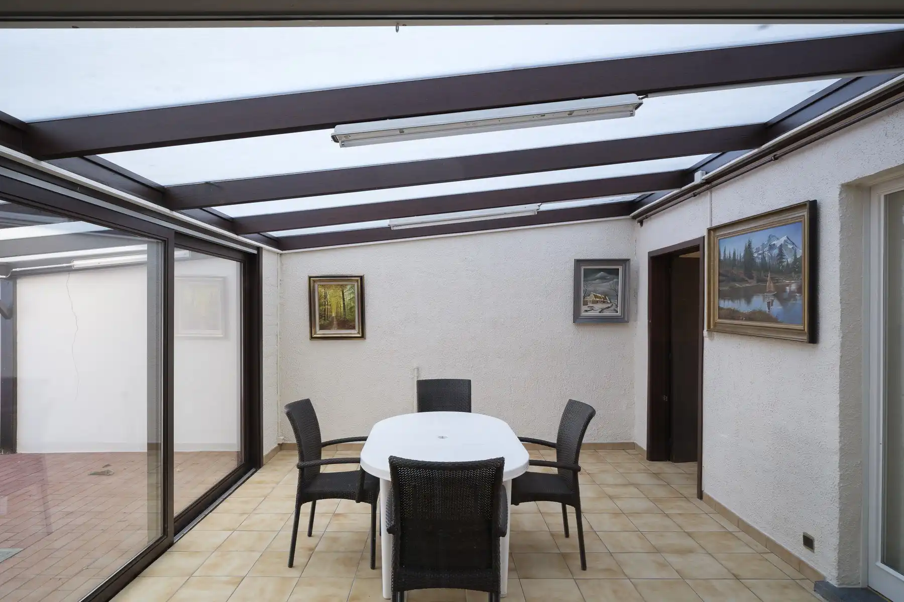 Instapklare woning met 4 slpk's in doodlopende straat foto 8