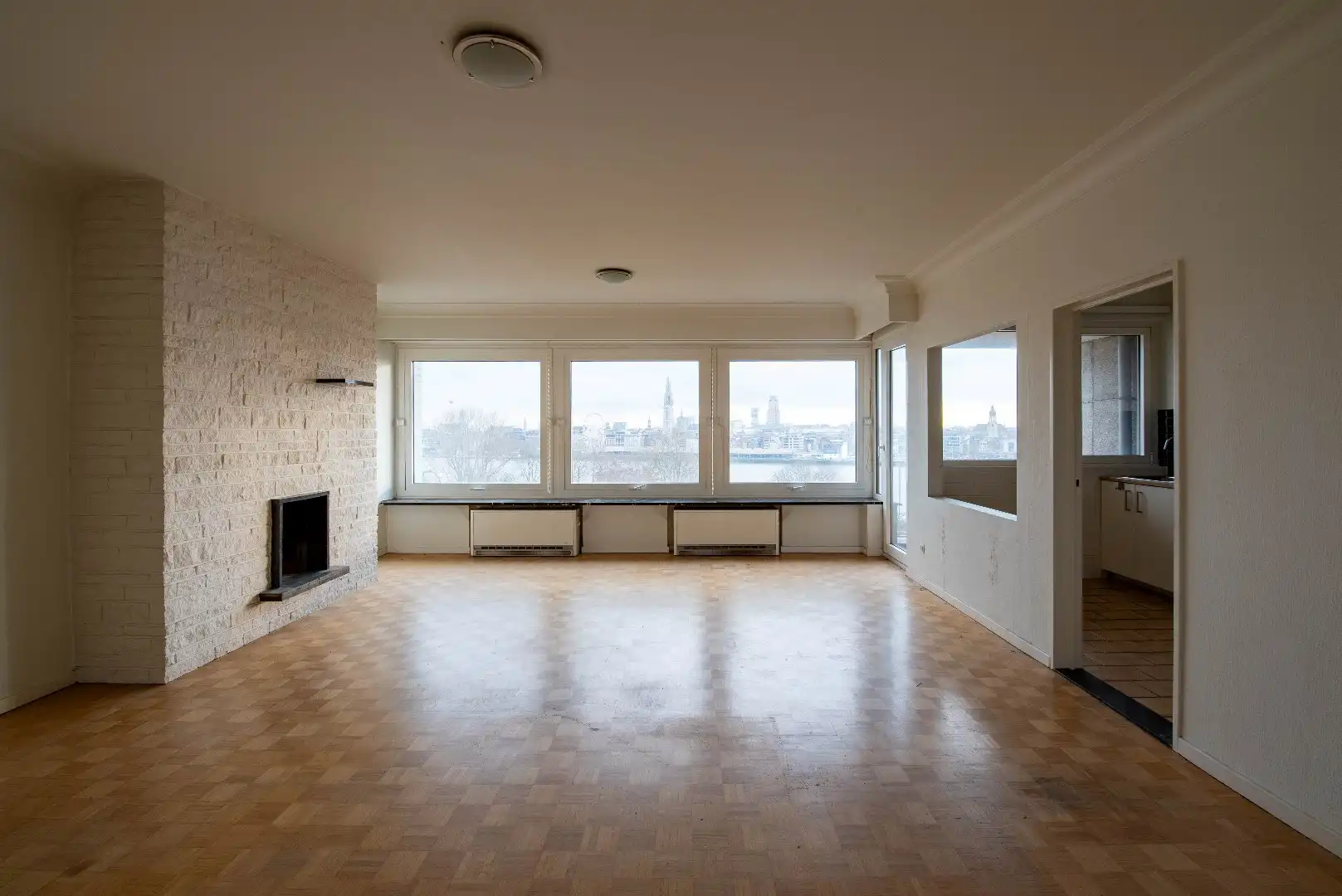 Lichtrijk 2-slaapkamerappartement met uitzicht op Antwerpen foto {{pictureIndex}}