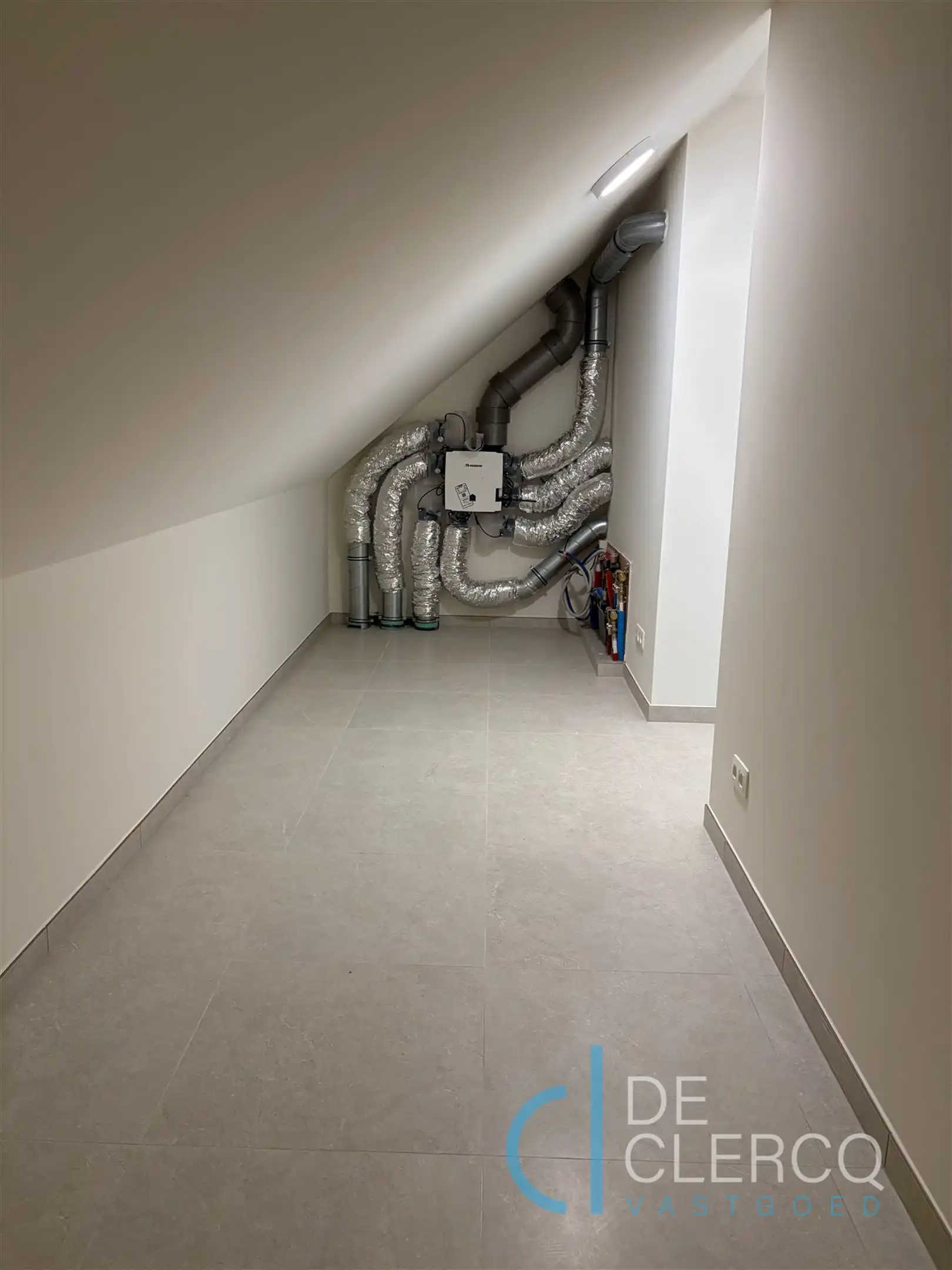 Halfopen woning met dubbele oprit te huur in Lochristi!  foto 17