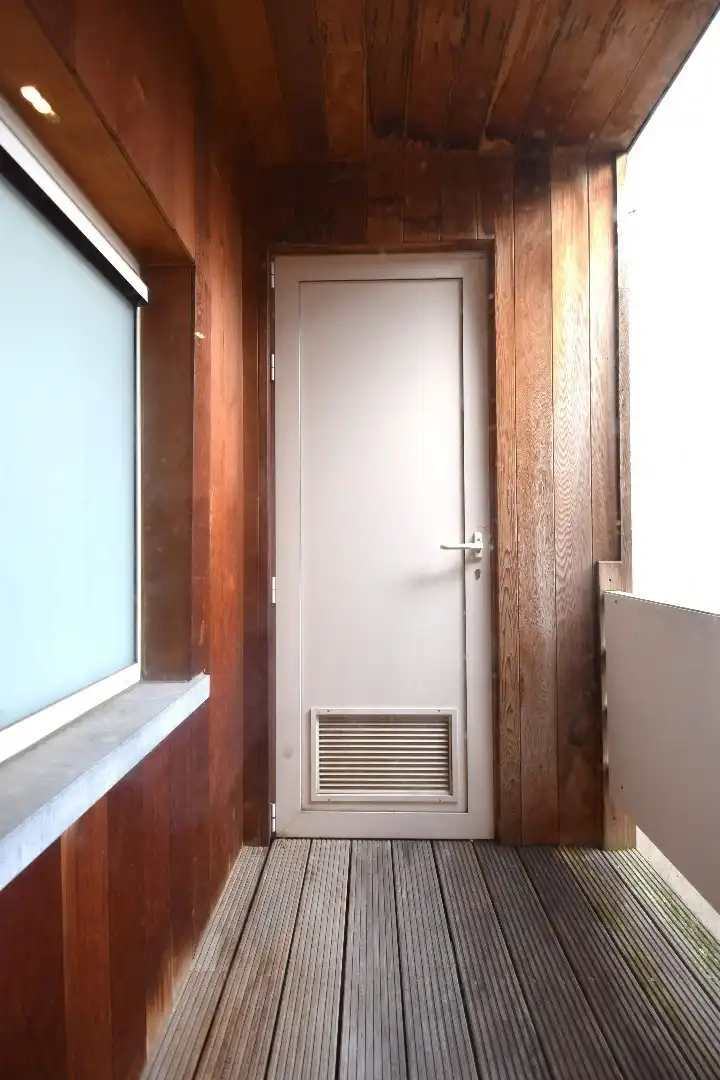 Twee slaapkamer appartement vlak naast het Sint-Pieters station. foto 9