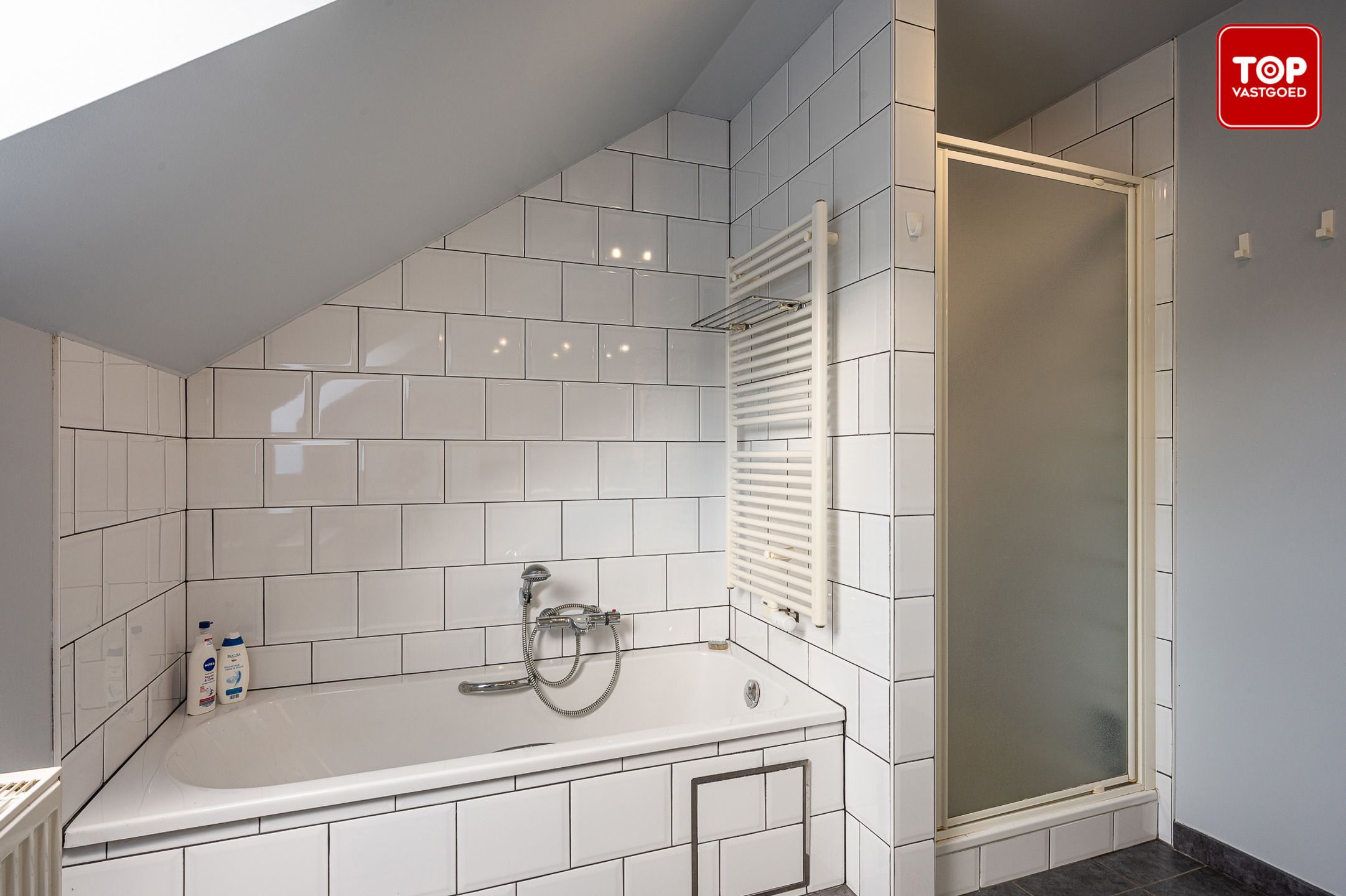 Instapklare woning in rustige straat met 3 slaapkamers, tuin en garage.  foto 18