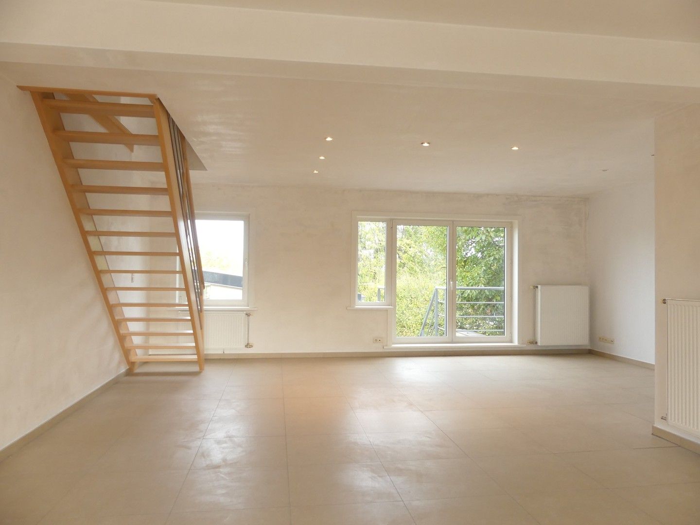 Bel-etage woning met tuin en buiten parkeerplaats nabij het stadscentrum van Diksmuide foto 2