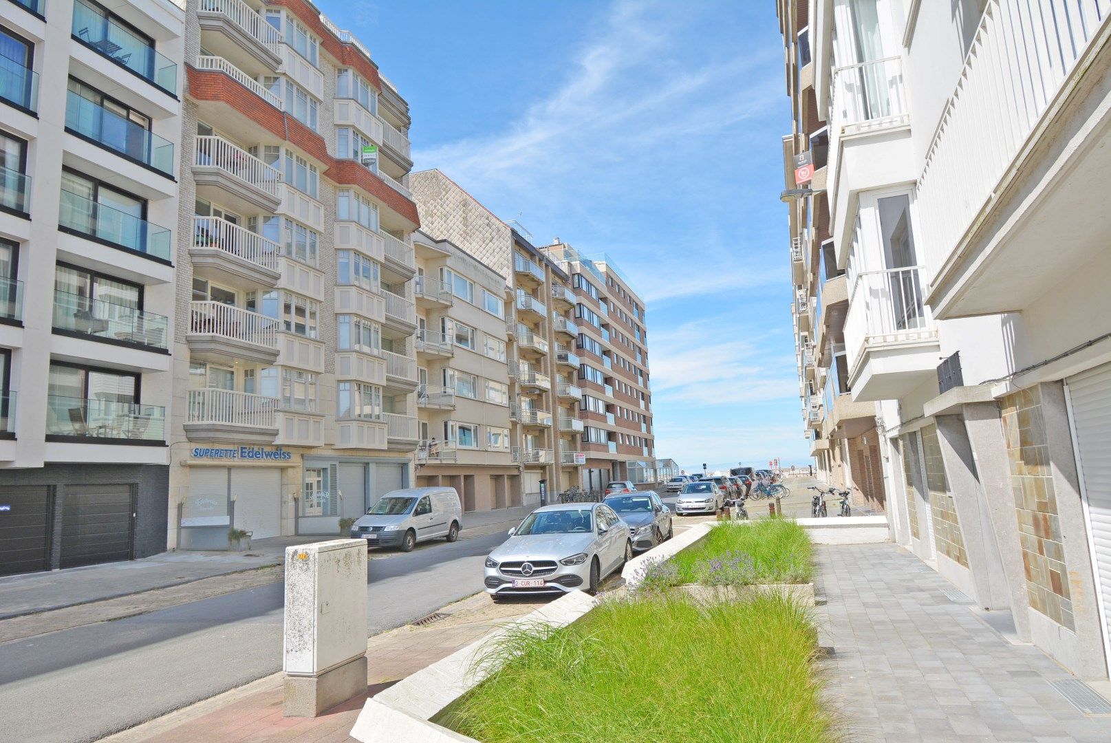 Ruim appartement met zonnig terras en zijdelings zeezicht nabij de Casino foto 2