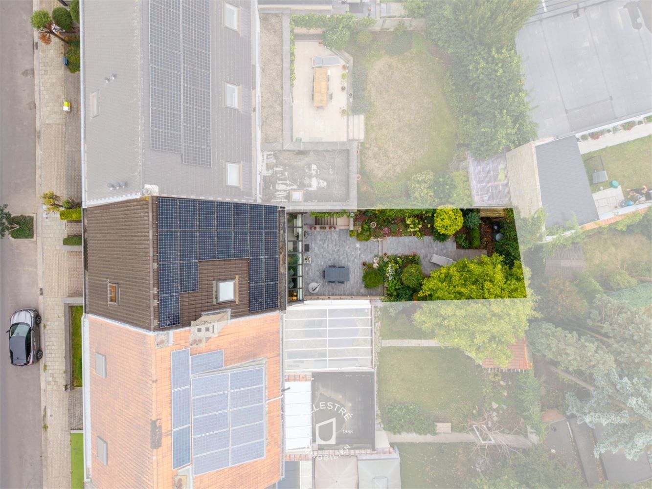 INSTAPKLARE GEZINSWONING MET GARAGE IN RUSTIGE STRAAT foto 5