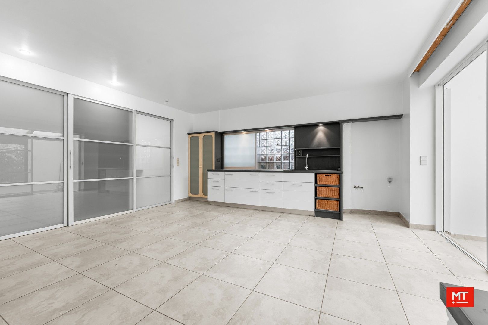 Gelijkvloerse woning met Zuid-Westgerichte tuin en opslagruimte van 130 m² foto 3