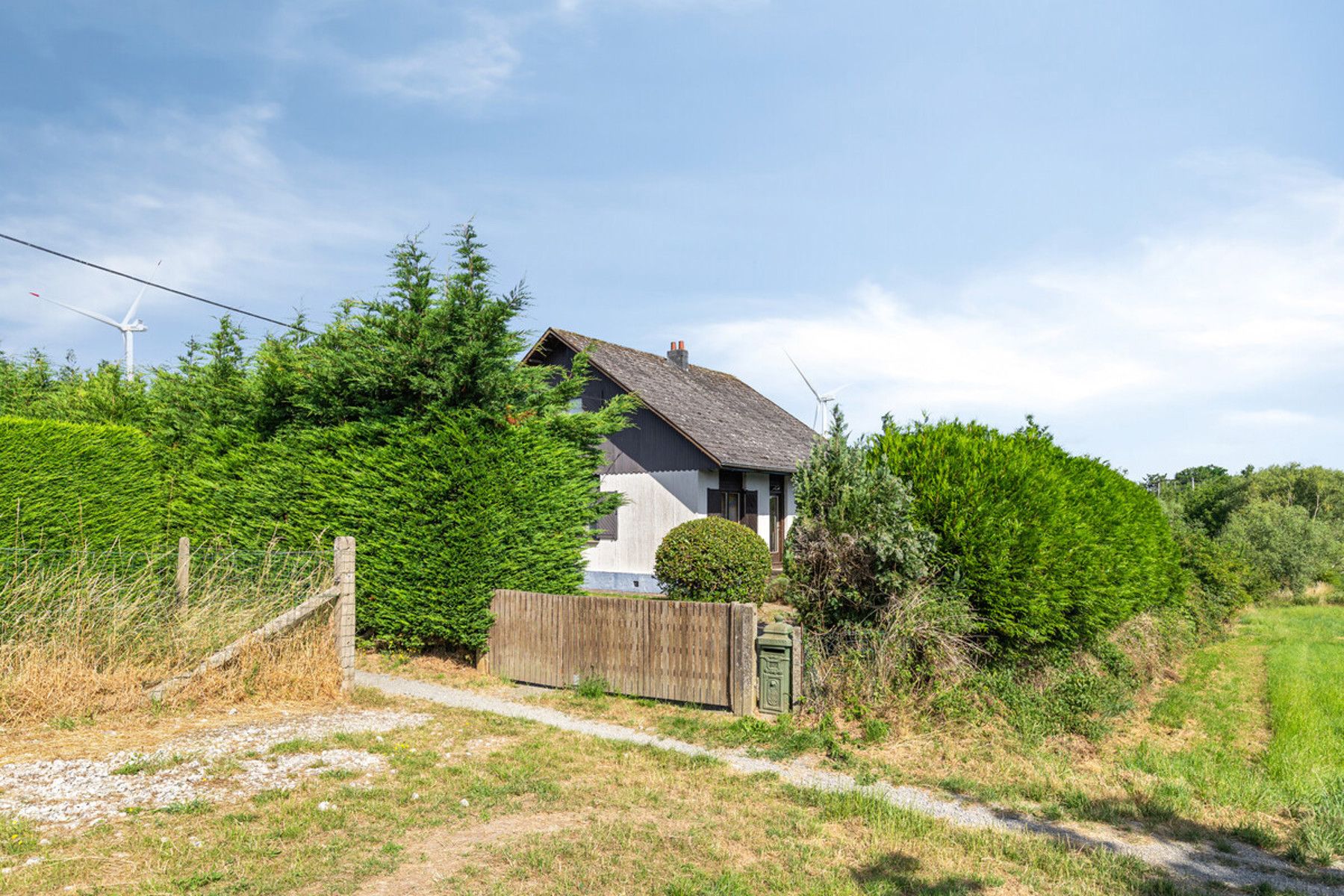 Rustig gelegen eigendom met 3 slaapkamers foto 3