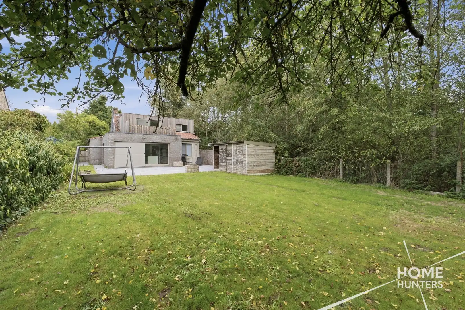 Landelijk gelegen instapklare woning met 4 slaapkamers, garage en tuin foto {{pictureIndex}}