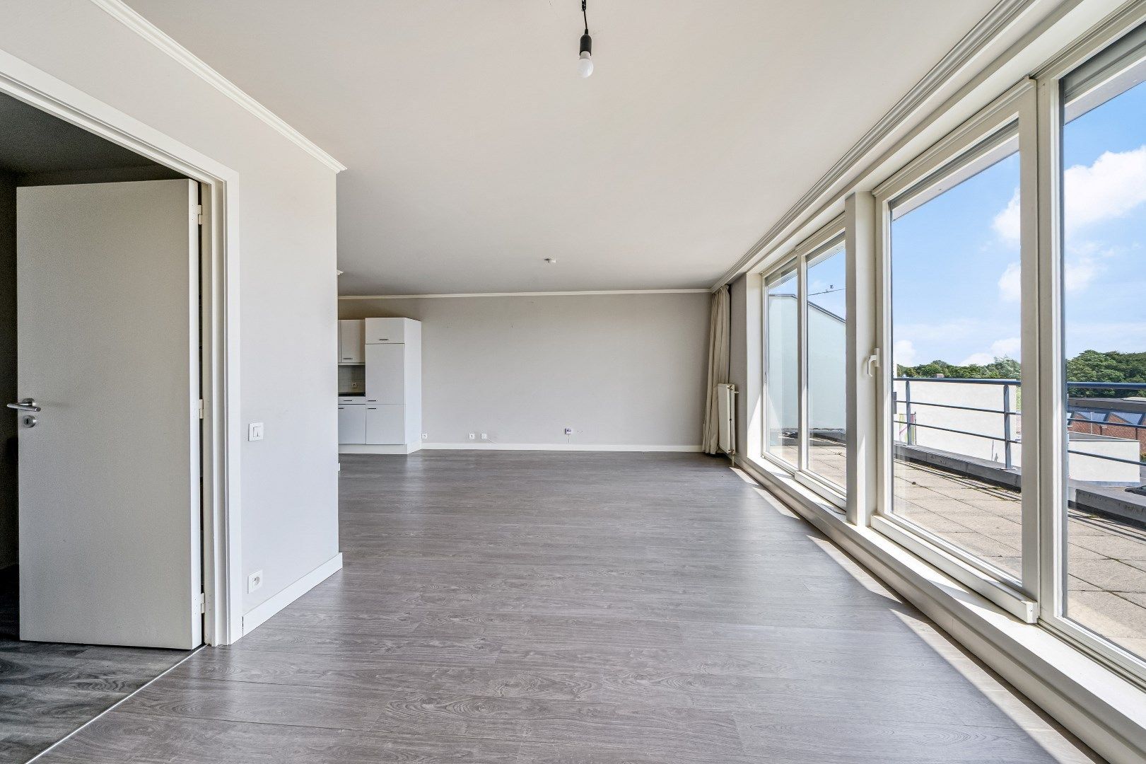 Instapklaar appartement met ruim terras foto 6