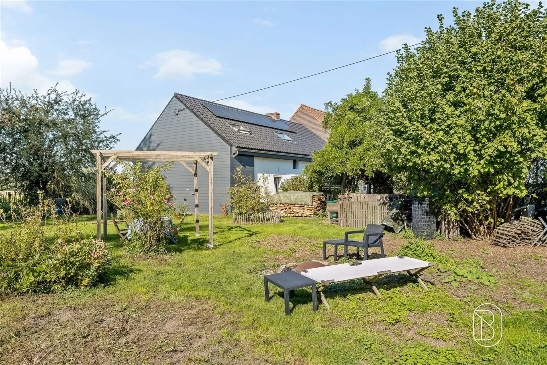 Gerenoveerde hoeve met veel lichtinval op 3.800 m² foto 17