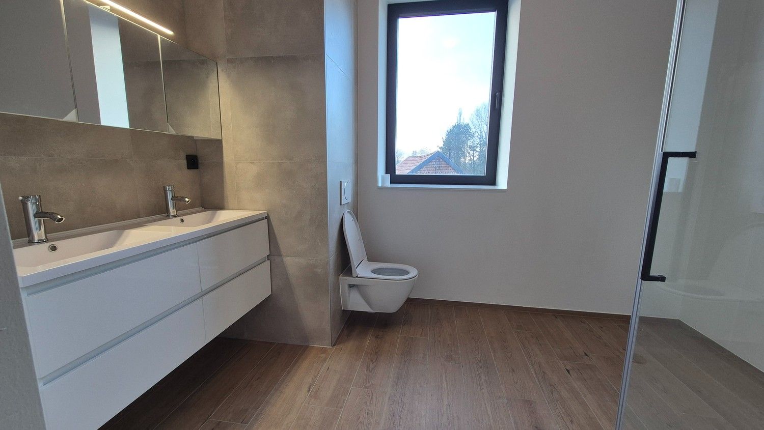 Uitzonderlijk ruime nieuwbouwwoning met 2 aparte appartementen -perfect voor co-housing, kangoeroewonen of wonen + zorgwoonst. foto 10