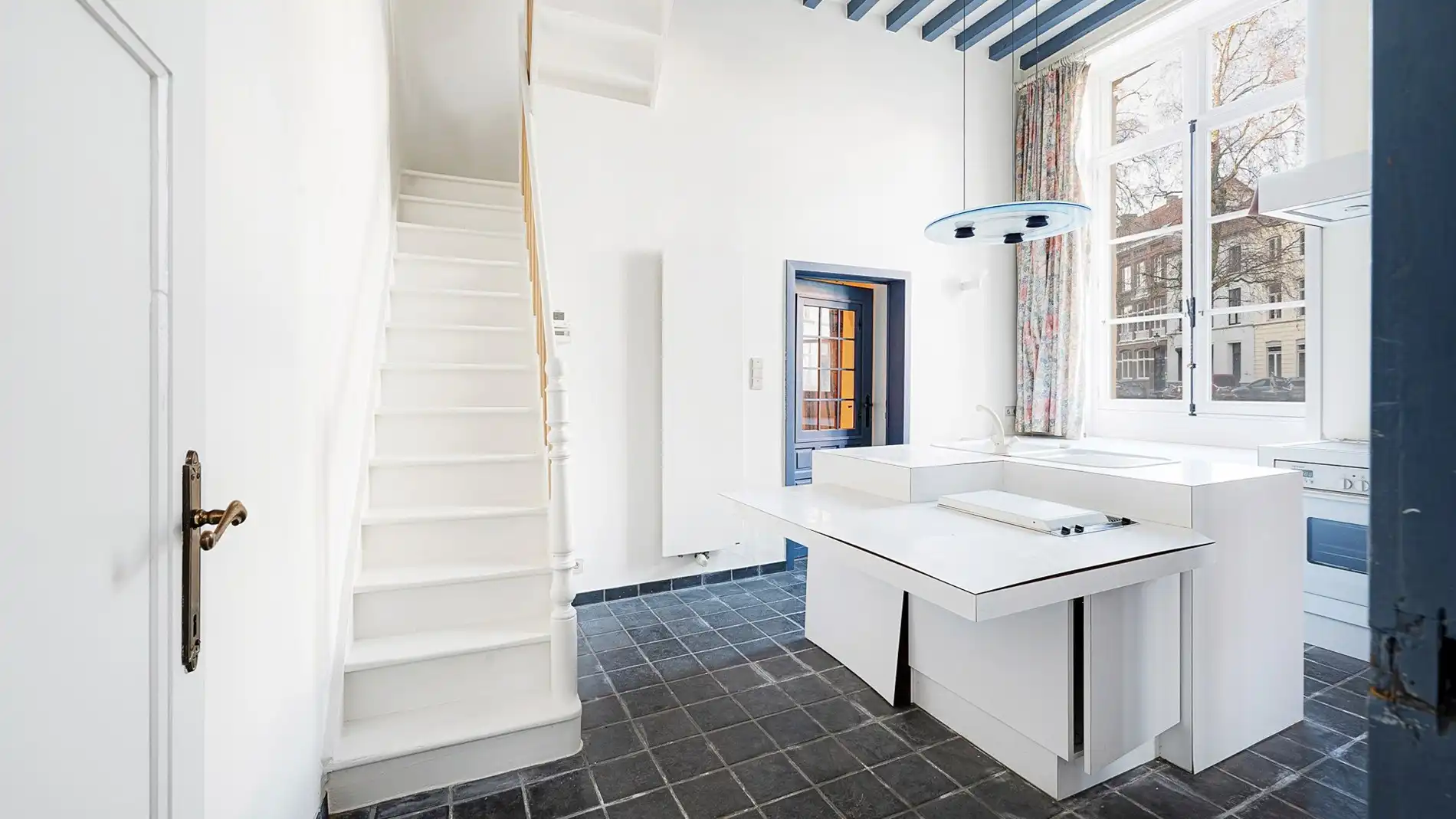 Charmante woning aan het Sint-Annaplein te Brugge foto 8