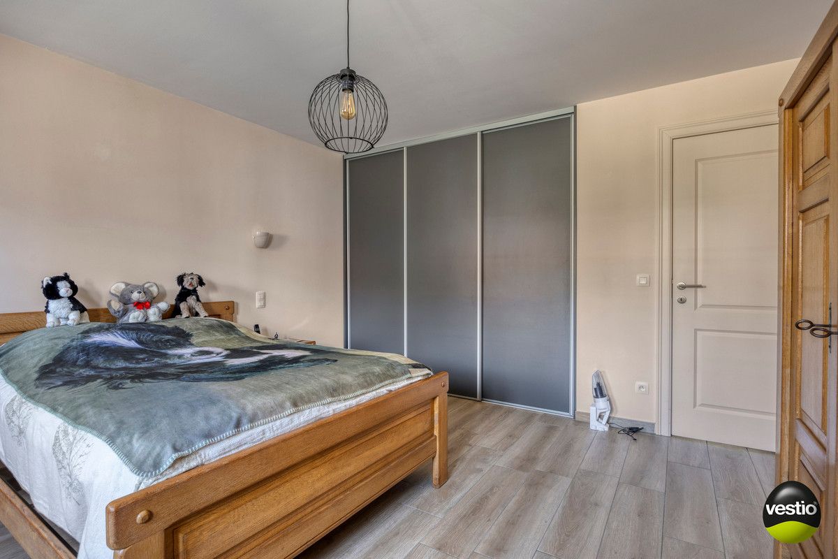 OPBRENGSTEIGENDOM VAN VERHUURD GELIJKVLOERS APPARTMENT MET 1 SLP NABIJ CENTRUM HOESELT. foto 10