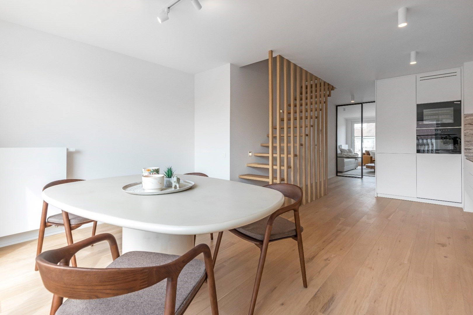 Instapklaar, totaal gerenoveerd doorzon duplex dakappartement met twee zonneterrassen foto 9