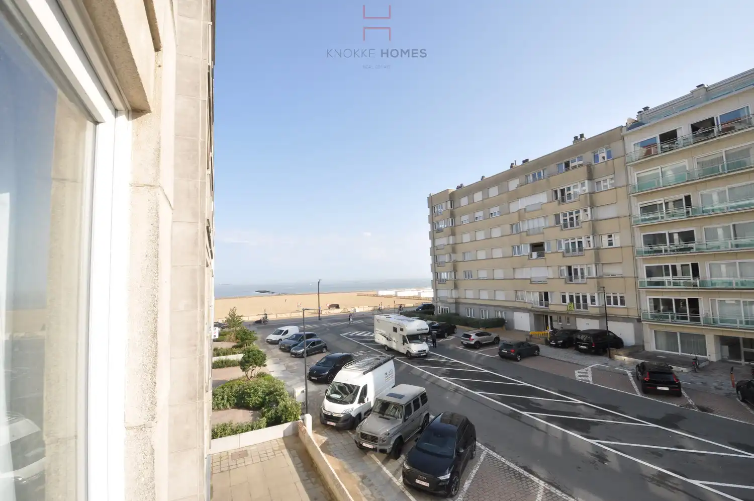 Te renoveren appartement met zijdelings zicht op zee aan het Albertstrand foto 2