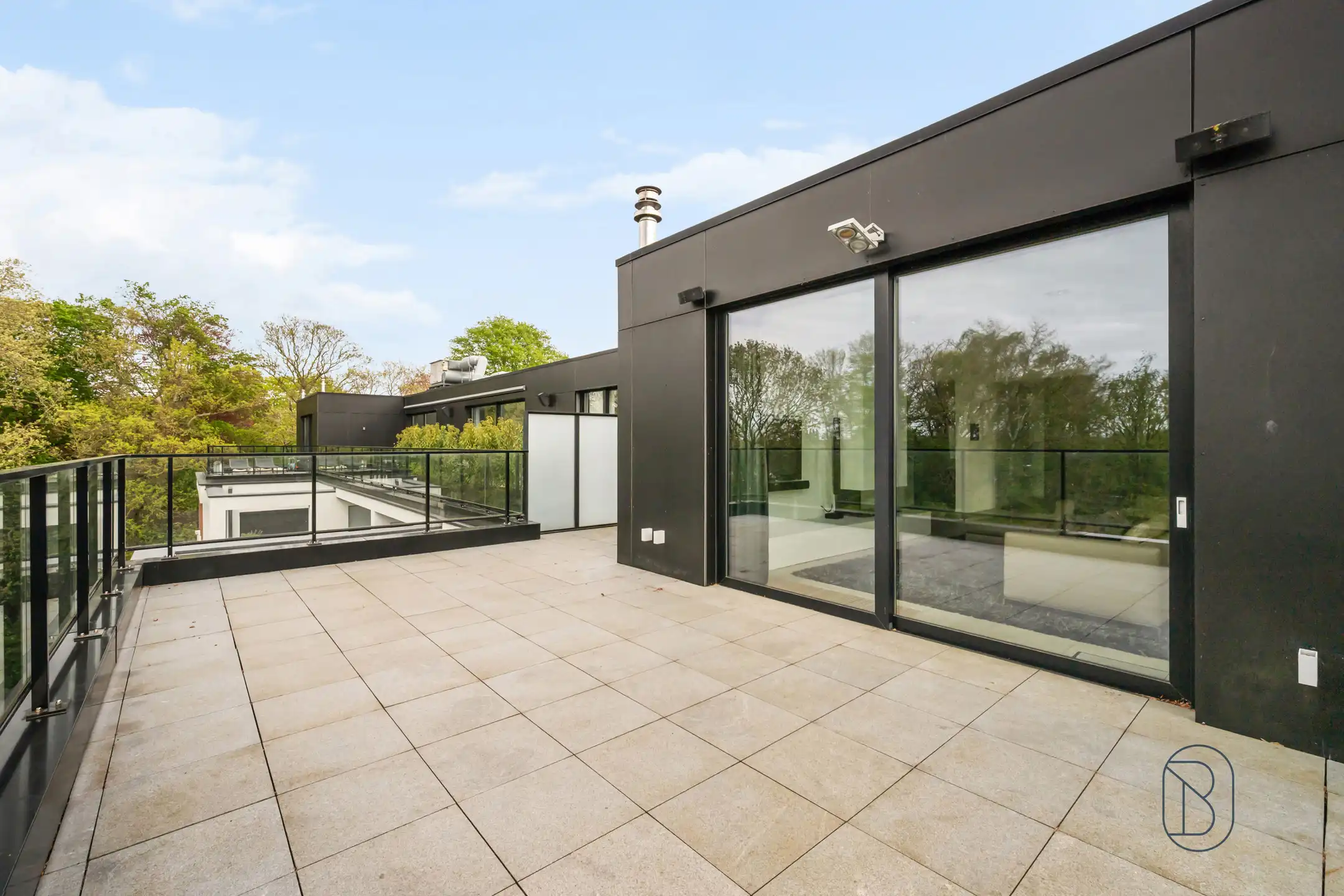 Topgelegen lichtrijke penthouse met prachtig terras foto 5