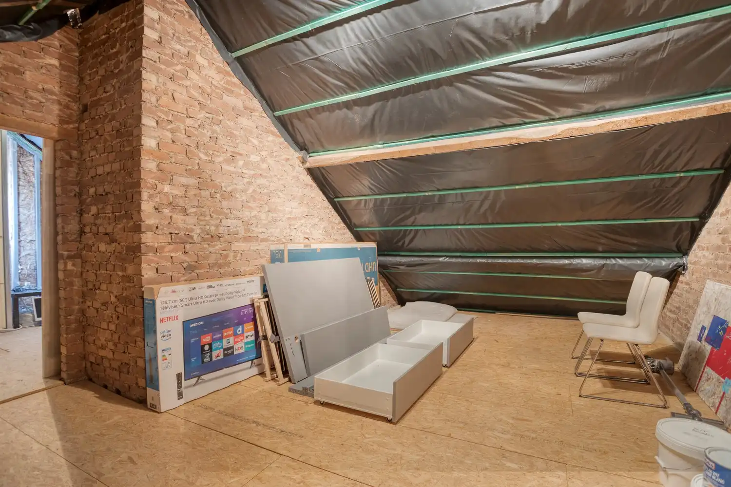 Ruime gerenoveerde gezinswoning met 3 slaapkamers op een uitzonderlijk perceel foto 21