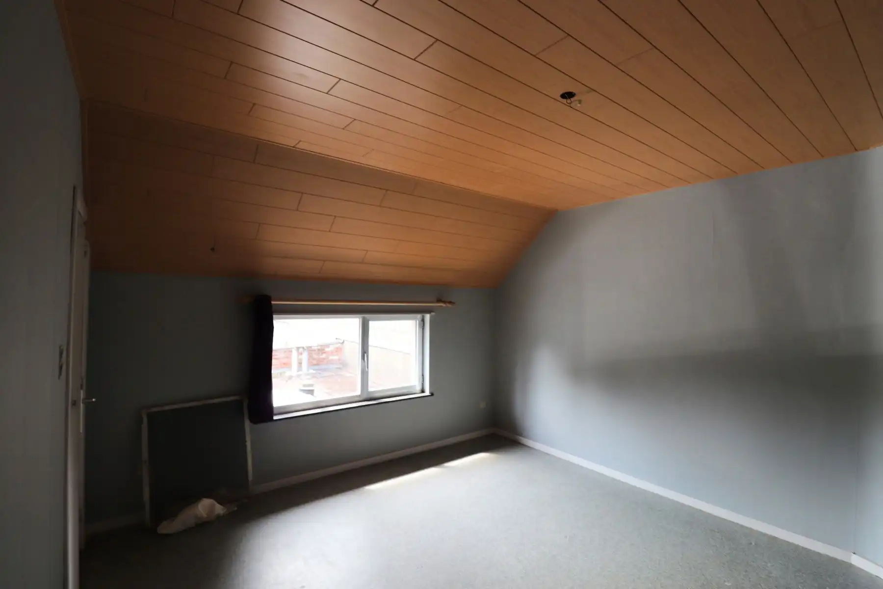 Een woning met 2 slaapkamers, garage en tuin. foto 10