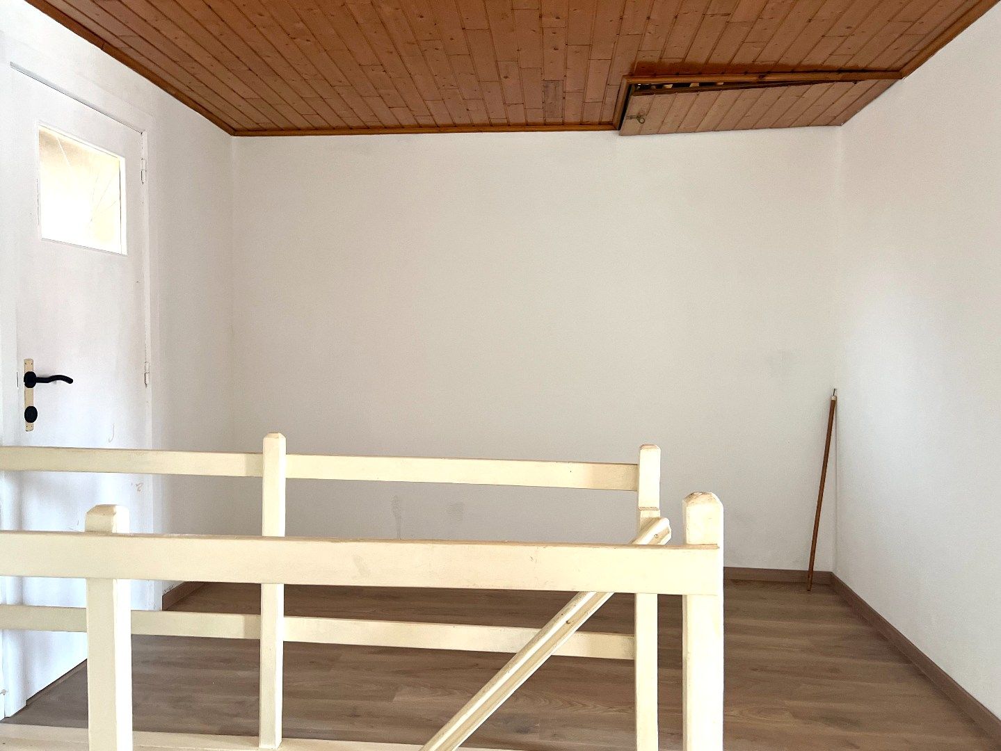 Ruime brede gezinswoning met garage te koop te Harelbeke! foto 11