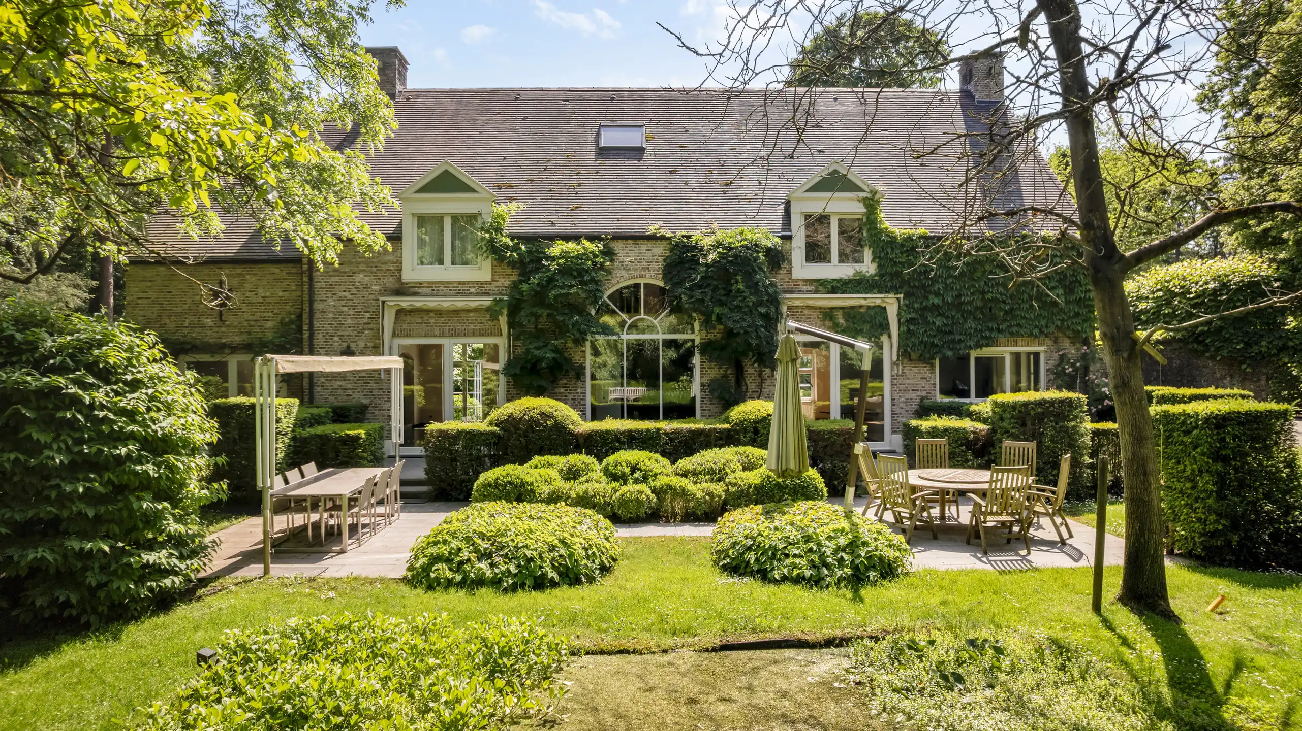 Op absolute toplocatie gelegen villa! foto 42