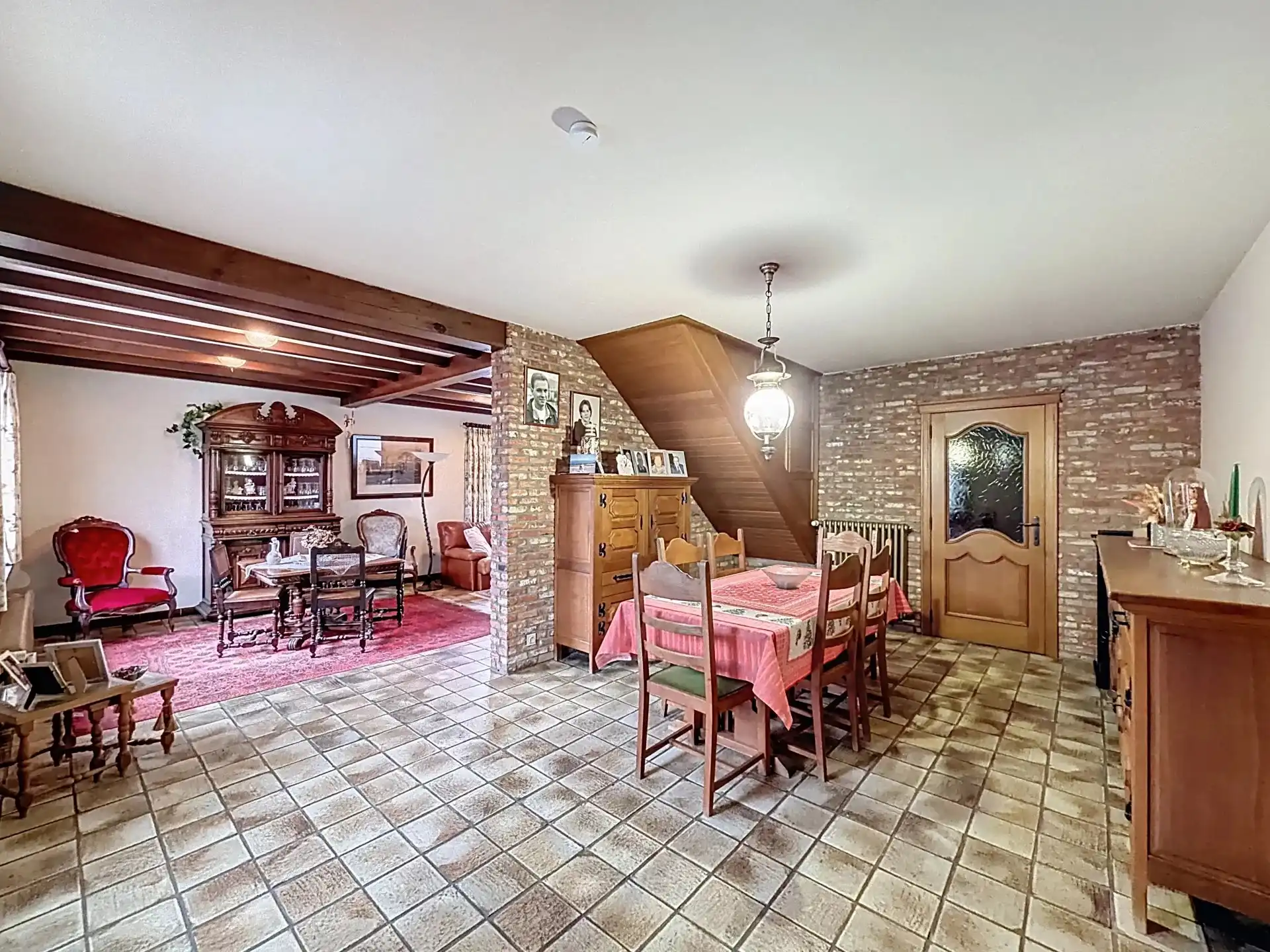 Op te frissen woning met 4 slaapkamers op een groot perceel. foto 8