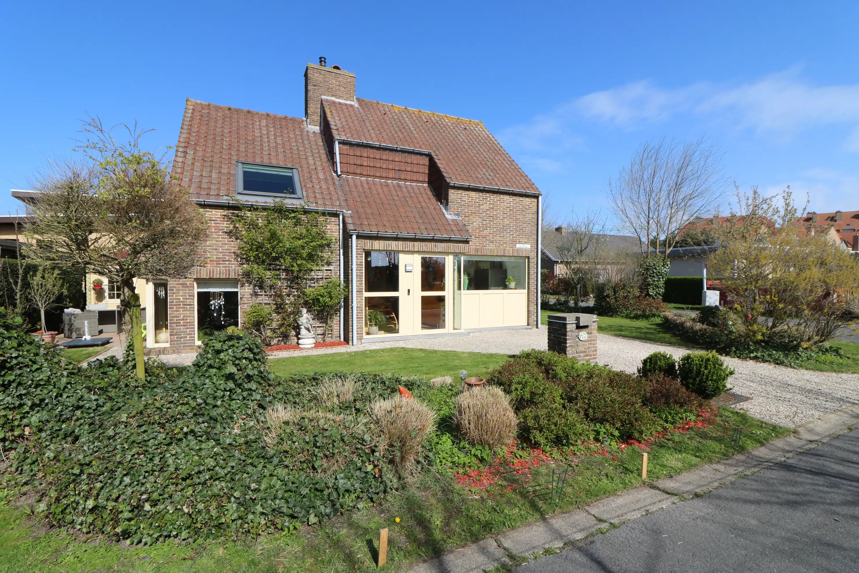 Lichtrijke woning met 2 slaapkamers en prachtige tuin gelegen te Harendijke. foto 11