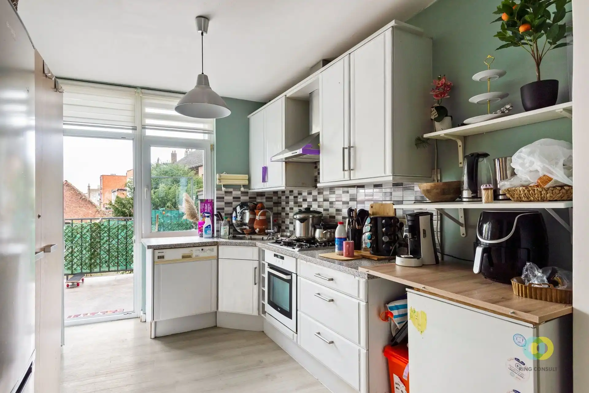 Ruim duplex appartement met 2 slaapkamers en bureau foto 3