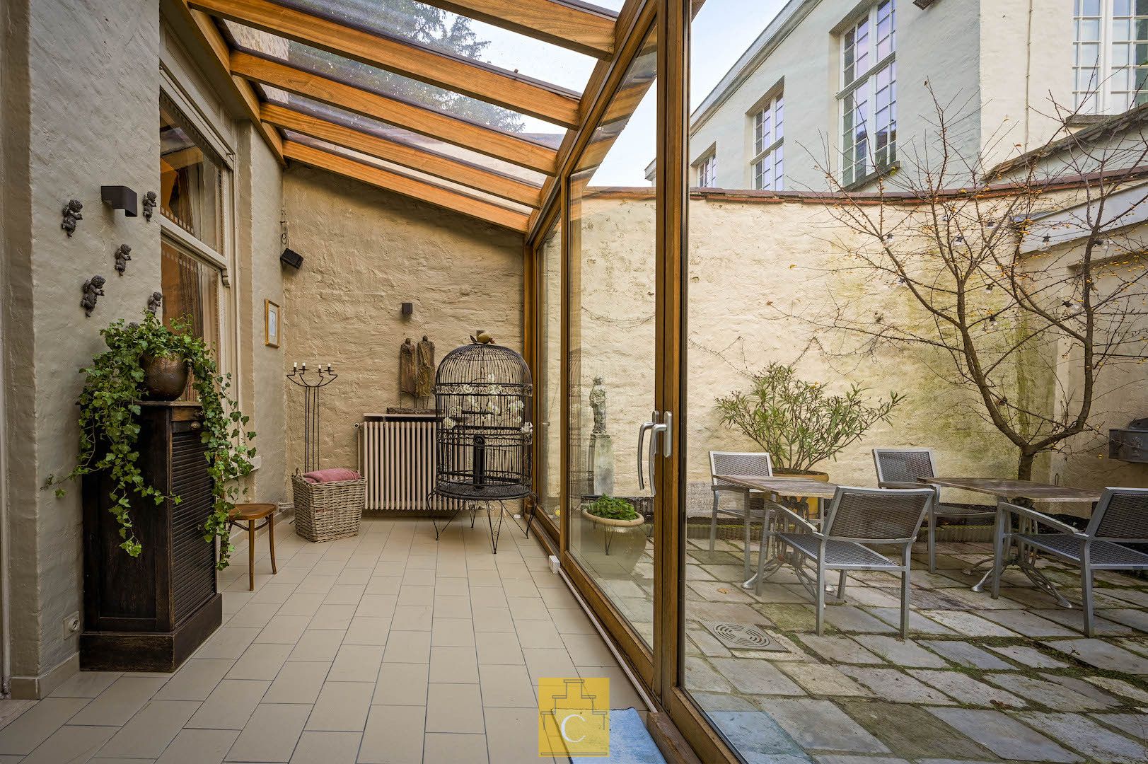 19e eeuws herenhuis-handelshuis op een toplocatie aan de Dijver, naast het Groeningemuseum foto 10