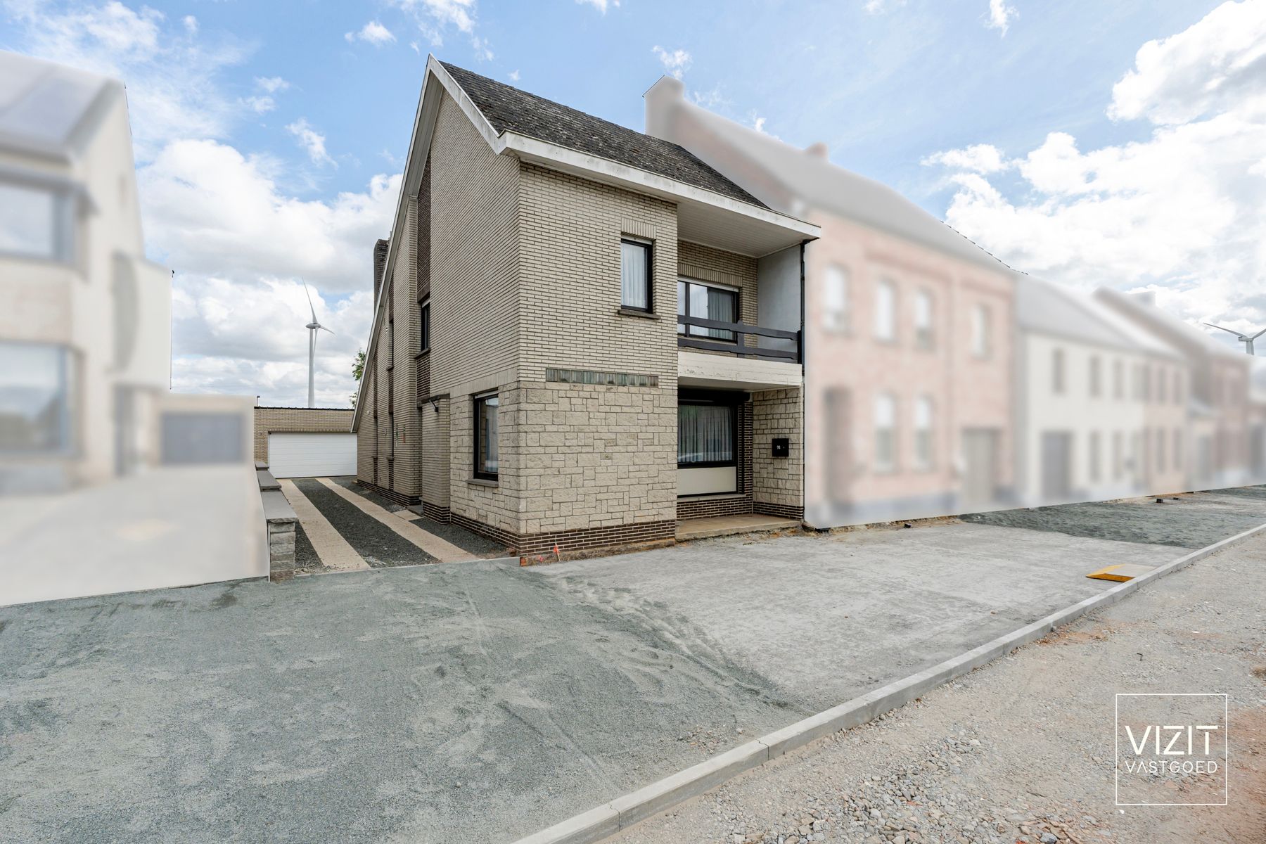 Ruime gezinswoning met tuin en garage in Denderhoutem foto {{pictureIndex}}