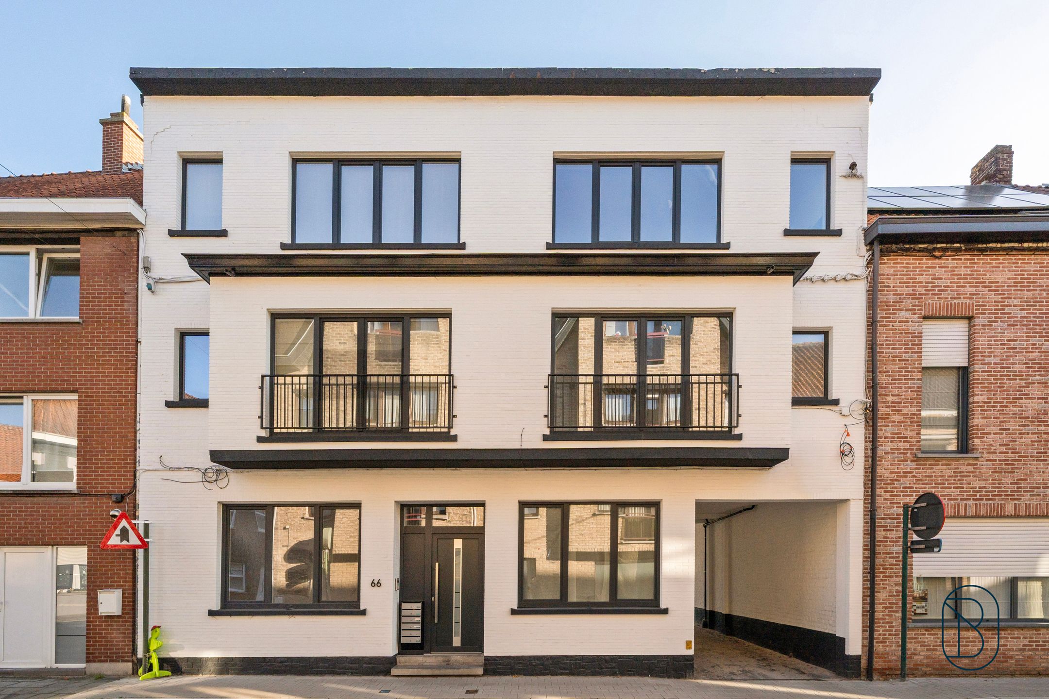 Recent gerenoveerd appartement met terras in Wevelgem foto 4