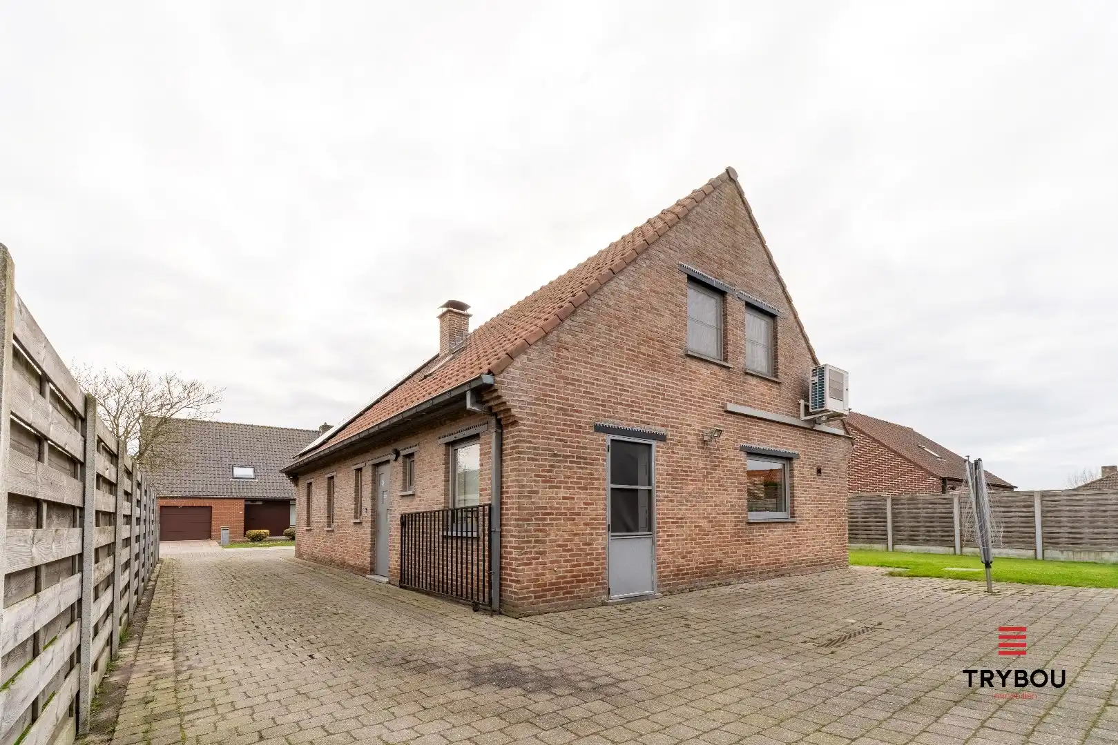 Instapklare gezinswoning met ruime tuin en dubbele garage in Poelkapelle foto 27