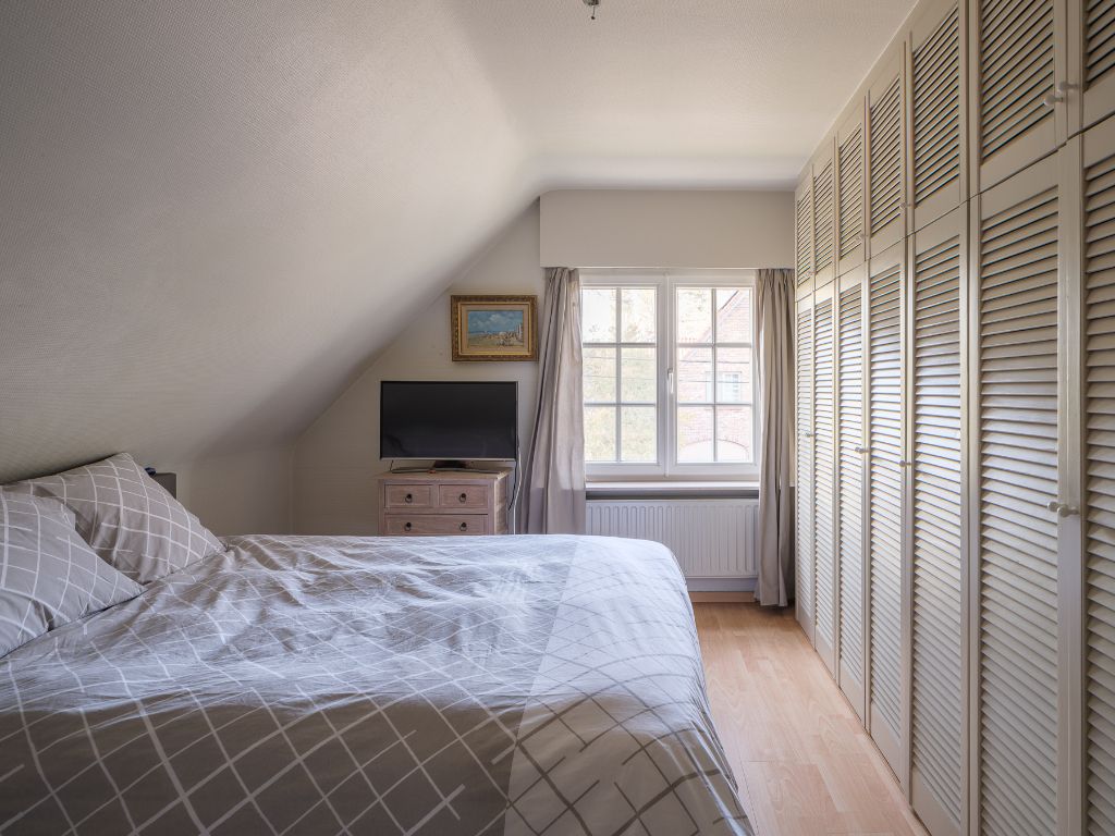 Instapklare, vrijstaande woning met zwembad op een zonnig perceel, drie slaapkamers en de mogelijkheid voor een praktijkruimte in een rustige omgeving. foto 27