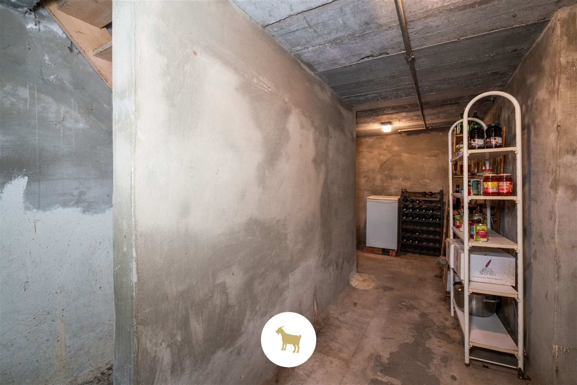Te renoveren ALLEENSTAANDE WONING met 4 SLAAPKAMERS en GARAGE op een PERCEEL van 648m² foto 23