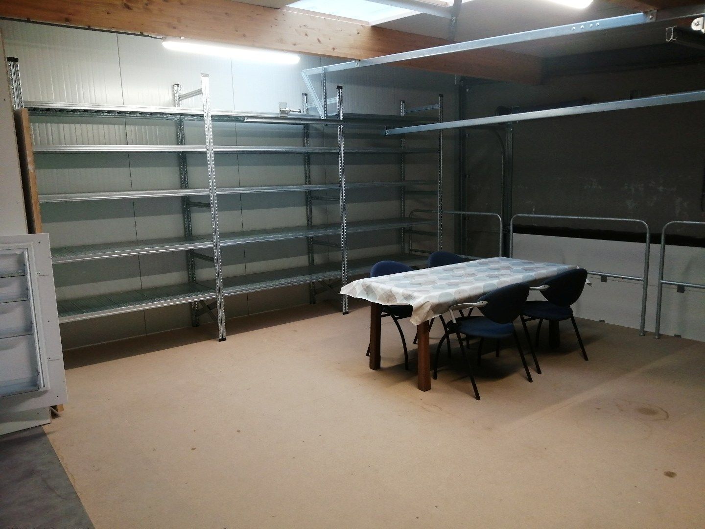 Opslagloods met verdieping te huur aan de Transitoweg in Nieuwvliet foto 7